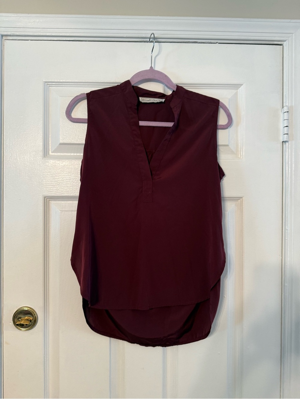 Abercrombie & Fitch Sleeveless V-Neck Camisole in Burgundy